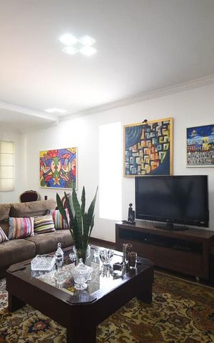Casa à venda com 300m², 5 quartos e 3 vagas Casa à venda com 300m², 5 quartos e 3 vagasSala