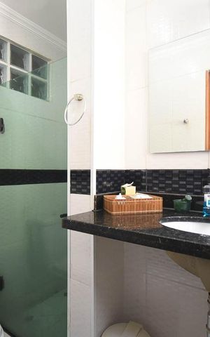 Casa à venda com 300m², 5 quartos e 3 vagas Casa à venda com 300m², 5 quartos e 3 vagasBanheiro suíte 4