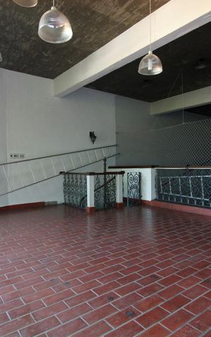 Casa para alugar com 647m², 5 quartos e 4 vagasSalão