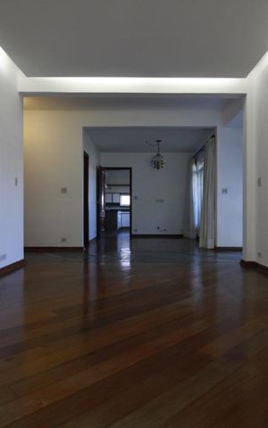 Casa para alugar com 647m², 5 quartos e 4 vagasSala