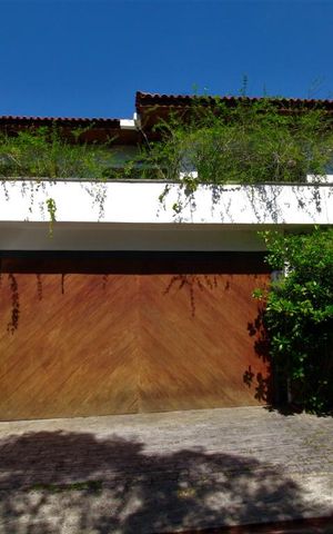 Casa para alugar com 647m², 5 quartos e 4 vagasFachada