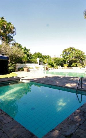 Casa para alugar com 647m², 5 quartos e 4 vagasPiscinas