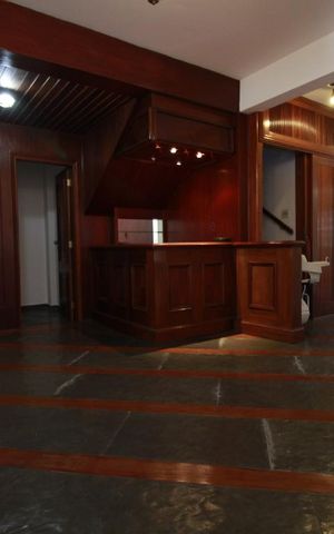 Casa para alugar com 647m², 5 quartos e 4 vagasSala