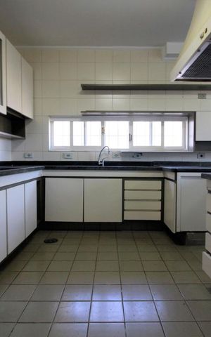Casa para alugar com 647m², 5 quartos e 4 vagasCozinha