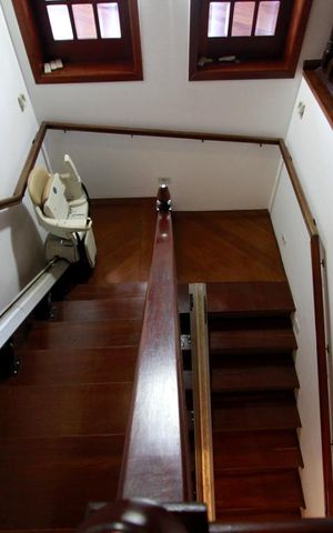 Casa para alugar com 647m², 5 quartos e 4 vagasEscadas