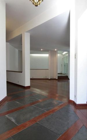 Casa para alugar com 647m², 5 quartos e 4 vagasSala