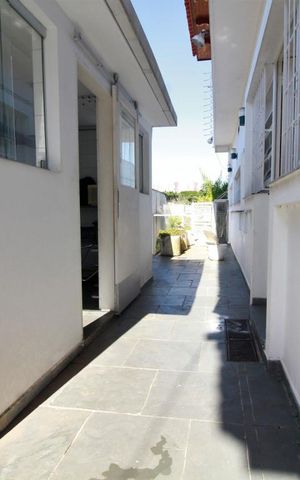 Casa para alugar com 647m², 5 quartos e 4 vagasCorredor externo