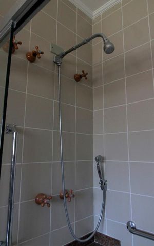 Casa para alugar com 647m², 5 quartos e 4 vagasChuveiro