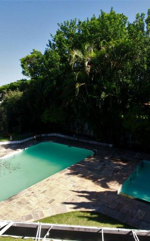 Casa para alugar com 647m², 5 quartos e 4 vagasVista da suíte 2