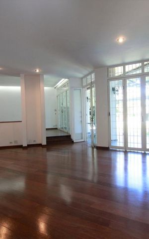 Casa para alugar com 647m², 5 quartos e 4 vagasSala