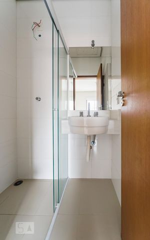Casa à venda com 78m², 3 quartos e 2 vagas Casa à venda com 78m², 3 quartos e 2 vagasBanheiro da Suíte