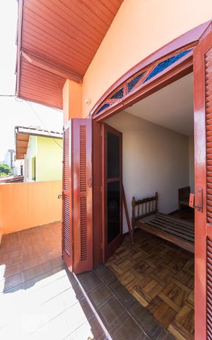 Casa à venda com 166m², 5 quartos e 2 vagas Casa à venda com 166m², 5 quartos e 2 vagasVaranda do Quarto 2