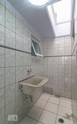 Casa para alugar com 60m², 2 quartos e 1 vaga Casa para alugar com 60m², 2 quartos e 1 vagaÁrea de serviço