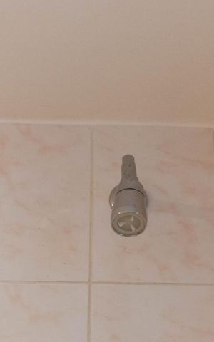 Apartamento à venda com 145m², 3 quartos e 3 vagas Apartamento à venda com 145m², 3 quartos e 3 vagasDetalhe chuveiro do banheiro social