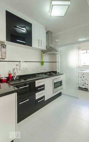 Apartamento à venda com 81m², 3 quartos e 2 vagasCozinha