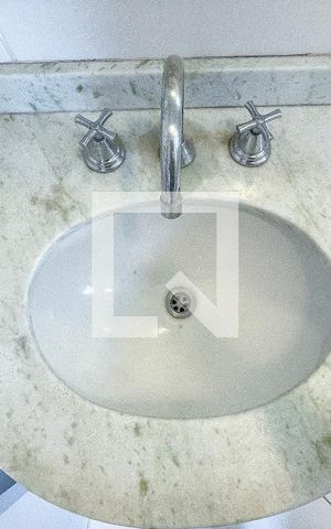 Apartamento para alugar com 63m², 2 quartos e 2 vagas Apartamento para alugar com 63m², 2 quartos e 2 vagasBanheiro da Suíte