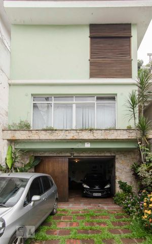 Casa à venda com 201m², 3 quartos e 4 vagasGaragem