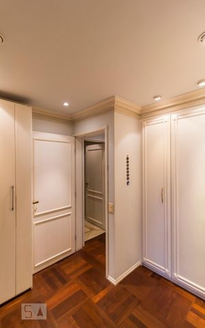 Apartamento à venda com 340m², 4 quartos e 4 vagasCloset suíte 1