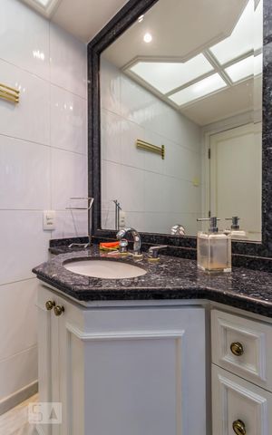 Apartamento à venda com 340m², 4 quartos e 4 vagasBanheiro suíte 3
