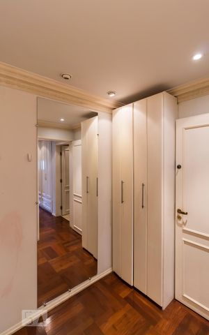Apartamento à venda com 340m², 4 quartos e 4 vagasCloset suíte 1