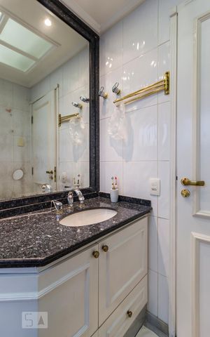 Apartamento à venda com 340m², 4 quartos e 4 vagasBanheiro suíte 2