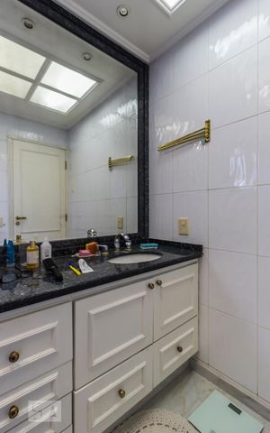 Apartamento à venda com 340m², 4 quartos e 4 vagasBanheiro suíte 1