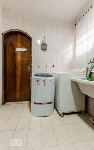 Casa para alugar com 410m², 6 quartos e 4 vagas Casa para alugar com 410m², 6 quartos e 4 vagasÁrea de serviço