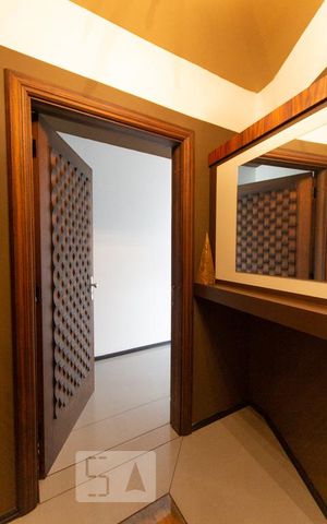 Apartamento à venda com 600m², 4 quartos e 3 vagas Apartamento à venda com 600m², 4 quartos e 3 vagasEntrada social
