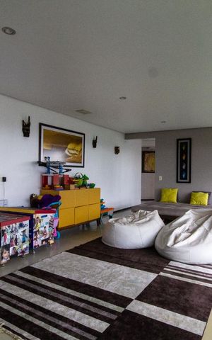Apartamento à venda com 600m², 4 quartos e 3 vagas Apartamento à venda com 600m², 4 quartos e 3 vagasCobertura