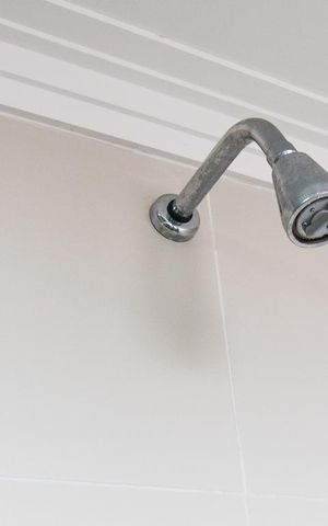 Apartamento à venda com 130m², 4 quartos e 2 vagasChuveiro da Suíte 1