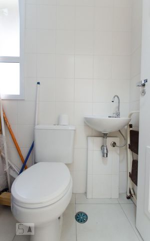 Apartamento para alugar com 121m², 3 quartos e 2 vagas Apartamento para alugar com 121m², 3 quartos e 2 vagasBanheiro de serviço