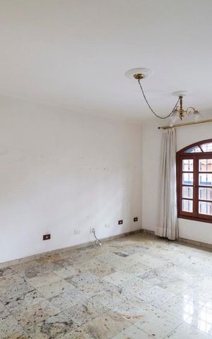 Casa à venda com 96m², 2 quartos e 2 vagasSala