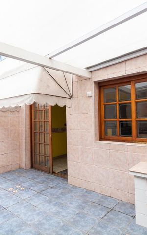 Casa à venda com 96m², 2 quartos e 2 vagasQuintal com churrasqueira