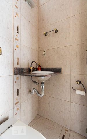 Casa à venda com 96m², 2 quartos e 2 vagasBanheiro social
