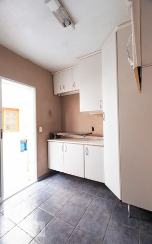 Casa à venda com 96m², 2 quartos e 2 vagasQuarto de serviço