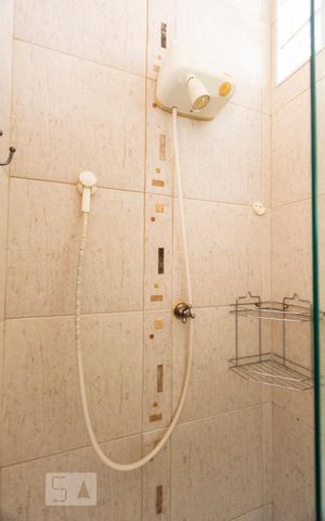 Casa à venda com 96m², 2 quartos e 2 vagasBanheiro social