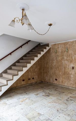Casa à venda com 96m², 2 quartos e 2 vagasSala