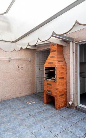 Casa à venda com 96m², 2 quartos e 2 vagasQuintal com churrasqueira