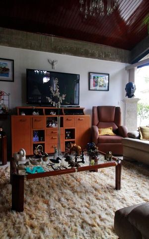 Casa à venda com 450m², 4 quartos e 5 vagasSala 