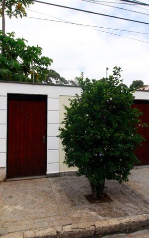 Casa à venda com 450m², 4 quartos e 5 vagasFachada