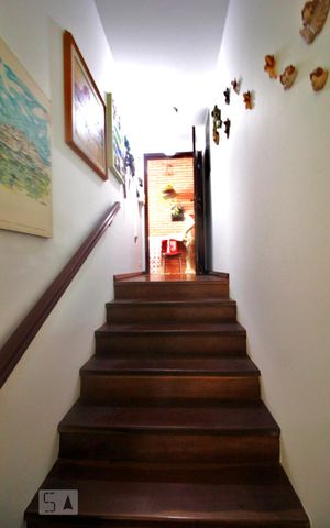 Casa à venda com 450m², 4 quartos e 5 vagasEntrada