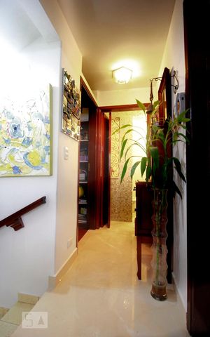 Casa à venda com 450m², 4 quartos e 5 vagasCorredor