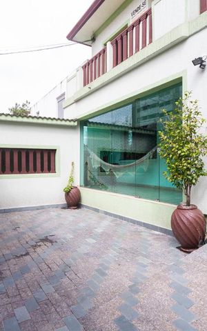 Casa para alugar com 400m², 3 quartos e 8 vagasFachada