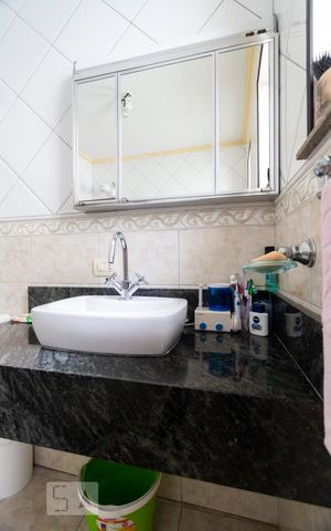 Casa para alugar com 400m², 3 quartos e 8 vagasBanheiro social