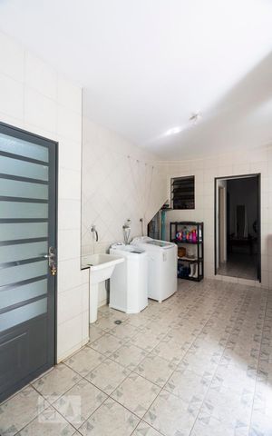 Casa para alugar com 400m², 3 quartos e 8 vagasÁrea de serviço