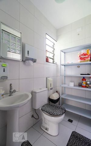 Casa para alugar com 400m², 3 quartos e 8 vagasBanheiro - Salão social