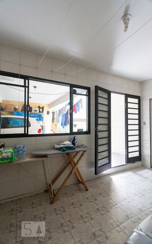 Casa para alugar com 400m², 3 quartos e 8 vagasÁrea de serviço
