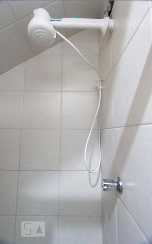 Casa para alugar com 400m², 3 quartos e 8 vagasBanheiro de serviço