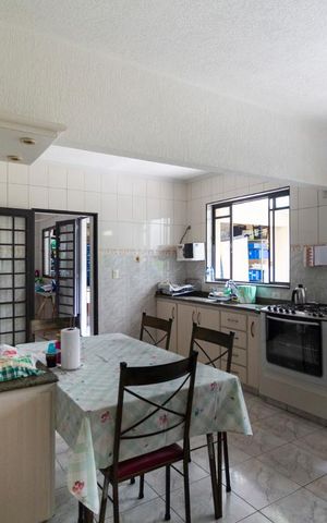 Casa para alugar com 400m², 3 quartos e 8 vagasCozinha