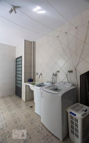 Casa para alugar com 400m², 3 quartos e 8 vagasÁrea de serviço